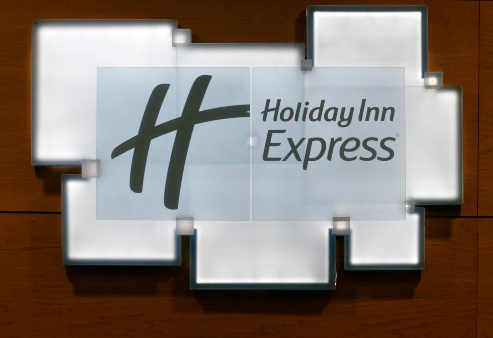 Holiday Inn Express Sant Cugat, An Ihg Hotel Sant Cugat del Vallès Zewnętrze zdjęcie